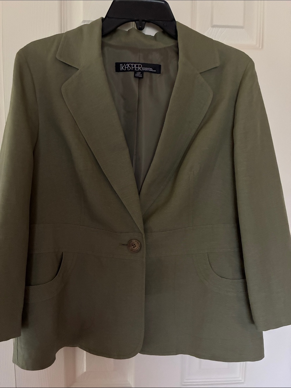 Kasper Essential Sportswear Olive Green Linen Blend Single-Button Blazer 12P
EUC